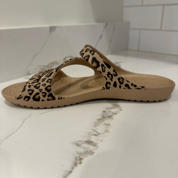 Crocs Kadee II Leopard Graphic Sandals Women's Size 8 Comfort Cushion Cute Sexy - Picture 13 of 13